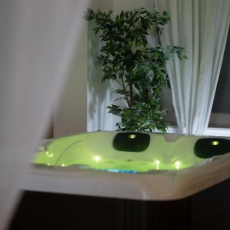 Spa Palawan Prive Avec Jacuzzi Et Sauna Liege Liège Exterior foto