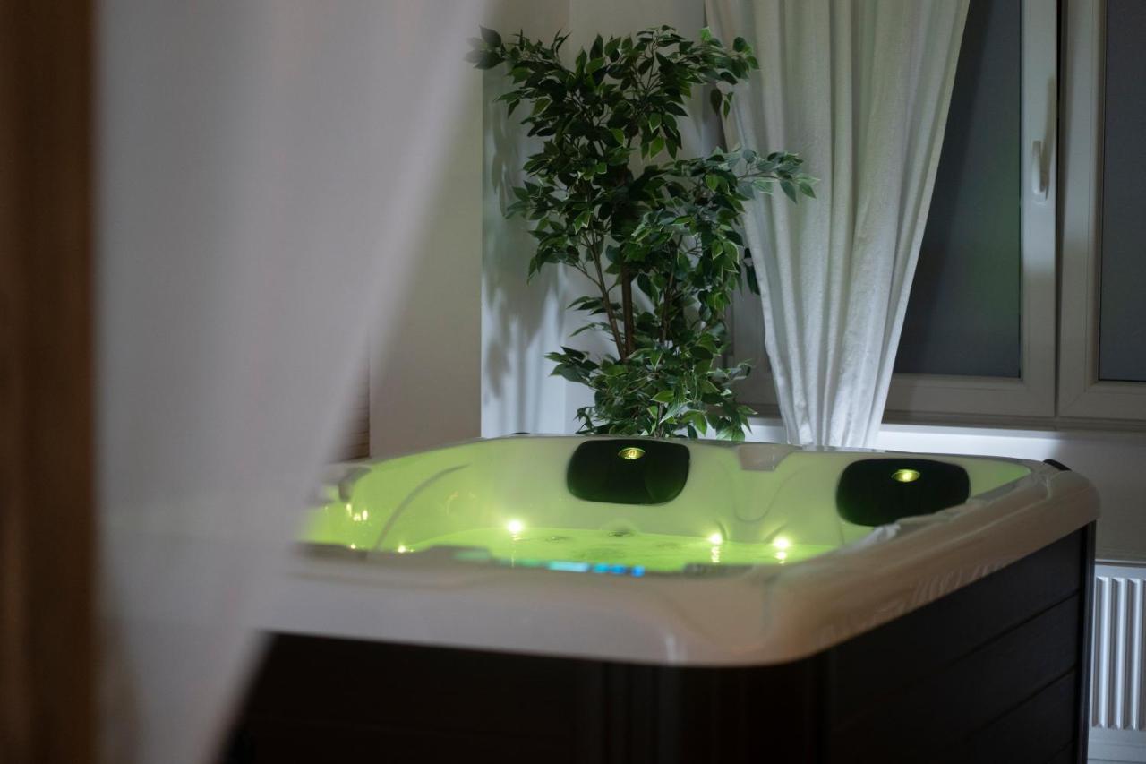 Spa Palawan Prive Avec Jacuzzi Et Sauna Liege Liège Exterior foto